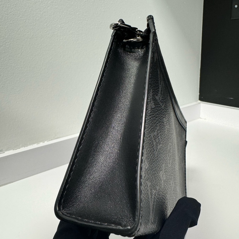 Louis Vuitton crossbody bag - Picture 7 of 10